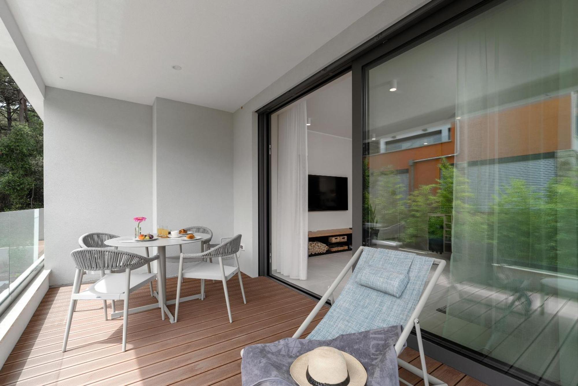 The Q Bliss - Your New 4-Star Hideaway With A Garage Ровин Екстериор снимка