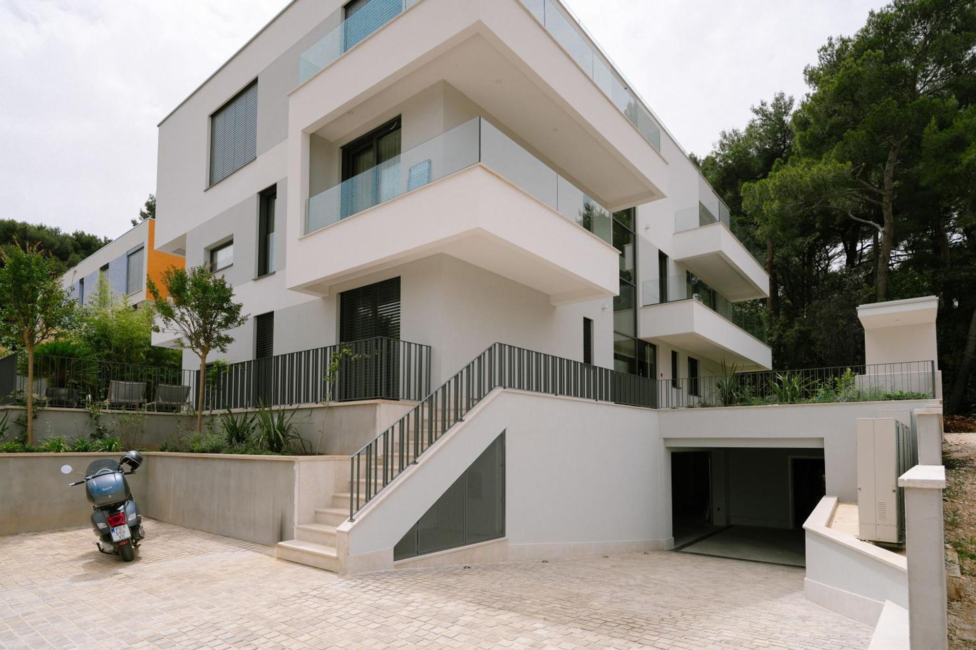 The Q Bliss - Your New 4-Star Hideaway With A Garage Ровин Екстериор снимка